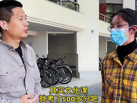 据统计,2021年 3800名新生中,有1705名是通过各种计划或特长生通道进入到清华学习,占比达48.7%。