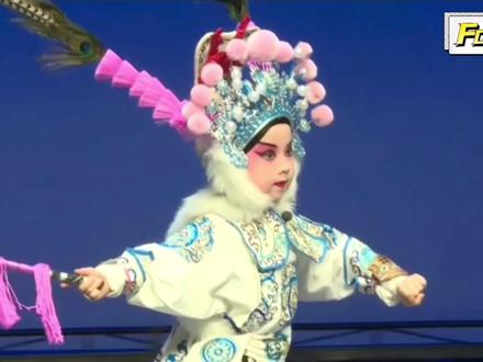 京剧《挡马》;小南瓜汪易楠(6岁)饰杨八姐,王芝泉老师的脚掏翎都有。#创作灵感 #精彩片段 #再忆经典 #弘扬戏曲文化 #传统文化