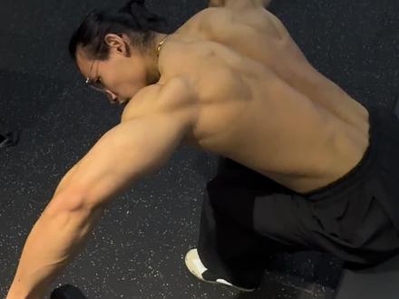 焚决之肩后束训练秘诀以及热身动作教学#肩部训练