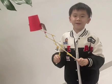 假如给你五双筷子和皮筋,除了吃饭,还能做什么?我做了个“爪子”,而且它的抓握力太强了!
#一次性筷子#变废为宝 #机械手 #小手工 #真实生活分享计划
