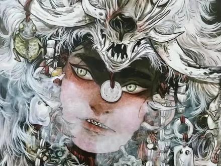 一百多万年前,一个男人闯入天庭。
他一步步走来,平平凡凡的每一步在他行走,却是震荡天庭,惊天动地。
他的身躯极其雄壮魁梧,身着兽皮,浑身肌肉贲发。一片片的纹身围绕在他全身的皮肉上,描绘出无数奇形怪状的野兽植株,有的凶残野蛮,有的灵慧精秀。
他散发出来的磅礴气息,如巍峨群山,如浩瀚海洋,天庭众多蛊仙只是看他一眼,就感到一种窒息的压力。
在他的背后披着一面披风。这面兽皮披风极其宽大,是用异族皮缝制的。也就是狂蛮魔尊这样的高大雄健的身材,若换做寻常人物,披风便要拖在地上一大截。
狂蛮狂蛮魔尊屠杀了一位八转敌人,便将皮剥下缝制到兽皮披风上去。这本是兽人一族的风俗,但在狂蛮尚未成尊的年轻时代,就被他学了去,进行了效仿
以牙还牙,以血还血
狂蛮魔尊
#大爱仙尊 #小说 #小说推荐