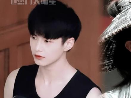 帅哥每一个造型都好帅好勾人!!!#何与 #见面吧就现在 #少年白马醉春风 #双轨 #百花杀