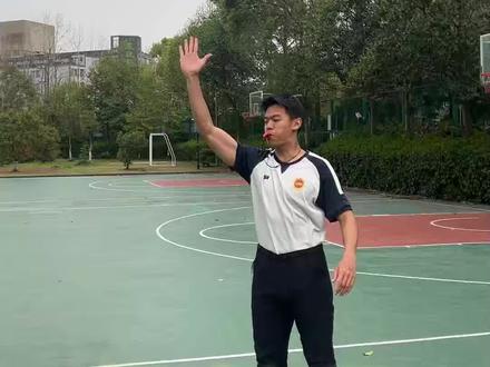 发球应该怎么处理?#篮球🏀 #裁判 #篮球规则 #掷球入界