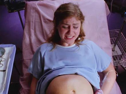 女孩怀上恶魔的孩子,怀孕到生产只用了一天时间!#我的观影报告 #宅家dou剧场 #电影解说