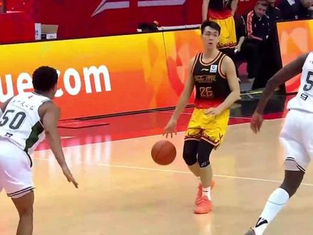 35万年薪打出外援级别身价!庞峥麟又一次打脸了那些高薪球员 #cba热门 #庞峥麟