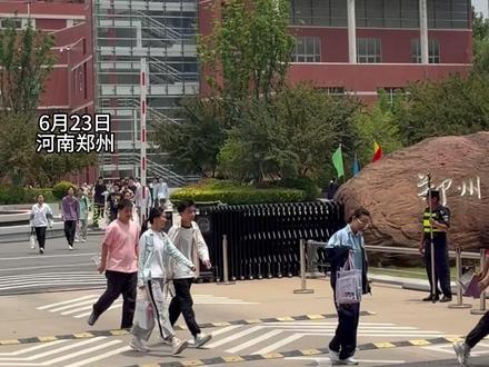 2026年河南中考次日,上午场结束,数学物理难易大反转 考生直呼太简单(实习记者王晨阳)#2026河南中考 #中考加油 #法治中心