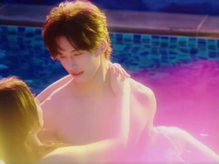 是的她想和你有什么 难道你就不想吗🫵🏻 #双轨 #虞书欣 #何与 #强烈推荐