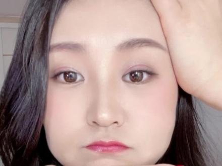 #彩妆教程 #妆造 #美妆种草 @DOU+小助手 大家都喜欢的正三角脸来了,正三角脸调整起来真的没什么难度,小晨都没有动力剪辑视频,嘻嘻……所以此视频迟到了一天。