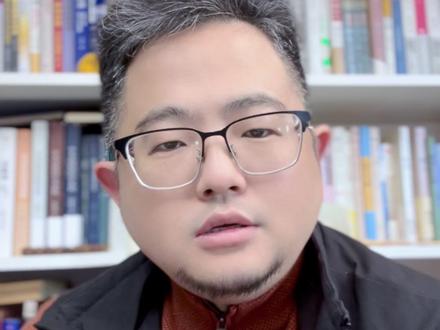 玉米:库存失衡贸易补库驱动短期上涨,过剩周期抑价难有长期涨势 近期玉米价格的上涨,是“低库存背景下区域供需错配引发的阶段性反弹”与“高产量过剩周期下价格缺乏弹性”这一根本矛盾之间的博弈。 前者创造了上涨的契机和波动,但后者决定了上涨空间的有限性和下行压力。市场目前处于 “强现实”(短期补库行情) 与 “弱预期”(中长期过剩压制) 的对抗中,预计价格难有亮眼表现。