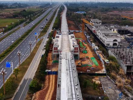 在成都与眉山之间横跨一条全国最快的市域地铁线s5成眉线,预计将于明年年底开通。#成都地铁#基建狂魔#成眉线#燃起来了大国重器