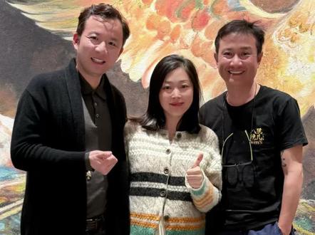 文章老师夸我有福气,哈哈哈 光临文章老师在上海开的面馆,烟火气的饭馆,接地气,地道西安菜,推荐哦!
#文章 #八号院儿 #烟火气 #这是个真实的事情
