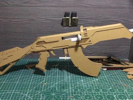 AK-47步枪手工纸皮制作,你给我说能退壳? #手工 #玩具枪 #步枪 #AK47 #纸模 #模型 #模型制作 #武器