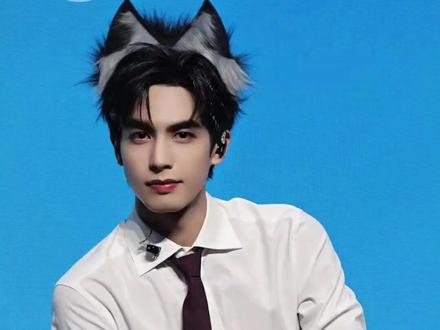 宋威龙一颗真心全献给了粉丝#宋威龙 #见面会 #双向奔赴 #伴手礼