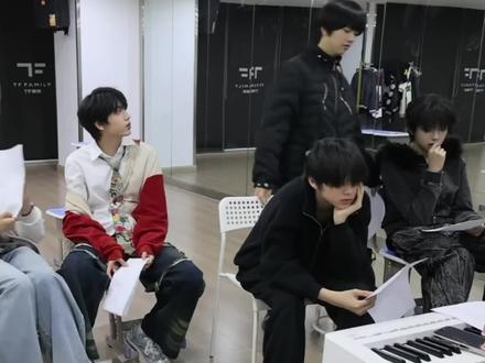 荣耀之战纪录片桂瑞切片1,自留款
未剪辑只留下甜甜的片段#桂桂瑞瑞#张桂源张函瑞#荣耀之战 #桂桂瑞瑞