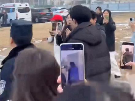 #黄子弘凡 去了#河北农业大学 ,祝黄子堡堡长沙演出顺利,感谢姐妹们提供的现场视角,第一次从自己手机上发这种视角的视频,在河北离自己这么近太开心了#观众视角