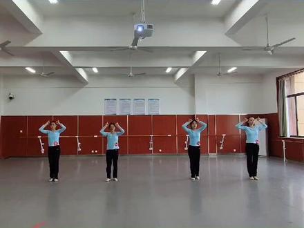 《哞哞哞》哞哞哞,谁在叫?哞哞哞,小牛叫,小小牛儿它在叫。#学前教育 #学前舞蹈创编#动物舞蹈