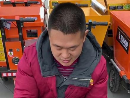 方便快捷手提切断机维修,大家看看什么问题导致损坏,拆解看机器内部结构,然后更换损坏零件,维修完毕试机看效果