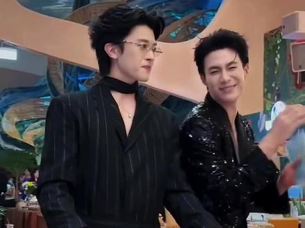 马修伯伯的腰好摸吗 cr:vb一纸老虎#幸卓辉 #章明伯 #幸章力 #微博文化交流之夜 #泰兰德 @DOU+上热门 @抖音热点 @DOU+小助手