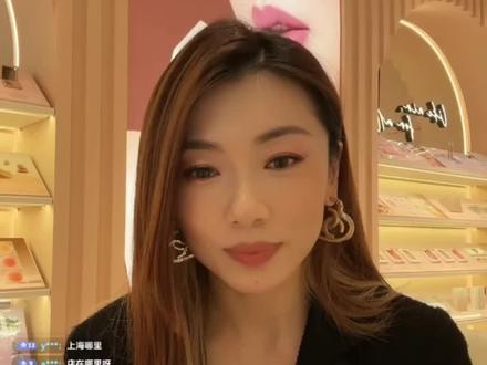 程老板今天下午来深圳线下店考察啦!!#程晓玥 #heir赫艾迩 @程晓玥Yvonne