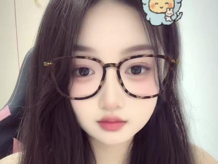 最后一次发了,起因很小被传的很大,屁大点事就请义父们看个笑话;也不会再对这些做出任何回应了,接下来除了排档和个播(个播也只是自己安静唱歌不会再随意接别人的连线),重心都会放在现实生活和自身提高上,这是我最后一次为自己的名声挣扎。也请大家更关注歌声而不是八卦。祝大家好梦🌙晚安