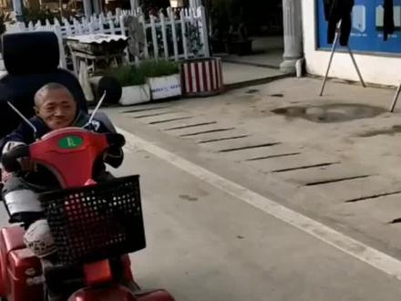 "玻璃人"徐世茂,男,50岁,湖北省黄冈市浠水县团陂镇华桂山村四组人。#寻访浠水