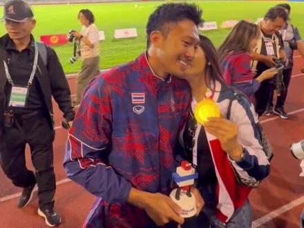 “我的孩子可以做到”
布森和妈妈分享金牌#布森 #汶颂