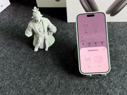 有了AirPodsPro3出国旅游不再担心语言不通。华强北的Pro3也同样支持实时翻译咯,华强北Pro3定制版,真顶啊#实时翻译 #降噪耳机 #AirPodsPro3 #华强北Pro3 定制版#华强北耳机