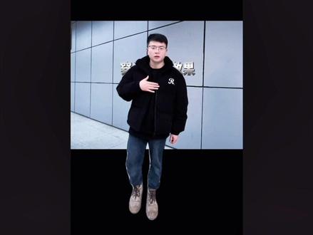 像这样穿越文字走出屏幕的效果是怎么实现的?今天一个视频教会你。#真实生活分享计划 #摄影技巧 #摄影教学 #教程分享#剪映vlog日常