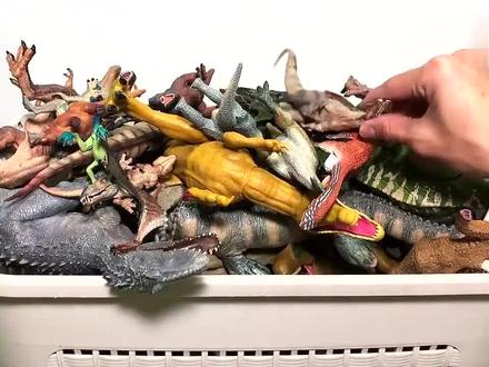 恐龙玩具模型侏罗纪鲨齿龙和棘背龙