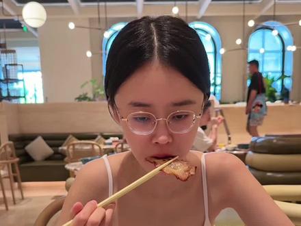 各位已经见面了,在吃早餐#姚宁#姚宁夫妇#姚宁媳妇#姚漫溪