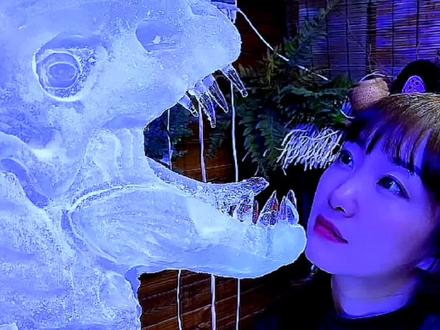 挑战粉丝要求,用冰来做霸王龙#冰雕 #冰雕小姐姐 #冰块