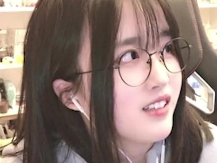 你呢!你呢!#菠萝赛东复播了 #她急了 #搞笑女日常 #今天也要开心鸭