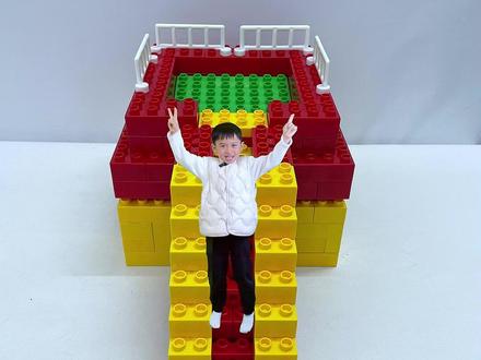 小小人的积木蹦蹦床,儿子说:真的超级好玩 #积木搭建 #益智玩具 #亲子互动