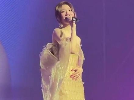 #做自己的向日葵#赵露思
我不再会去为谁装扮成玫瑰
而我要做自己的向日葵
慢慢听歌,慢慢释怀
#演唱会live #赵露思曼谷 #赵露思泰国演唱会