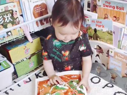 1岁10月宝宝,画第十七幅画。波妞每天了解观察蚕生长过程,还给它们起名字。#亲子创意手工#创意儿童美术