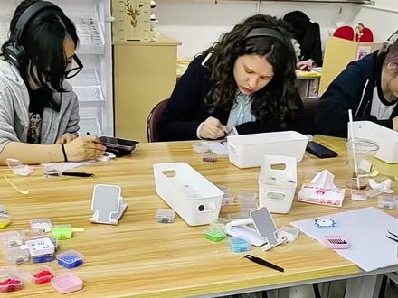在师院附近,也可以实现拼豆自由啦#diy周边 #大胆展示你的手工diy #拼豆奥特曼 #可爱的店家 #拼豆