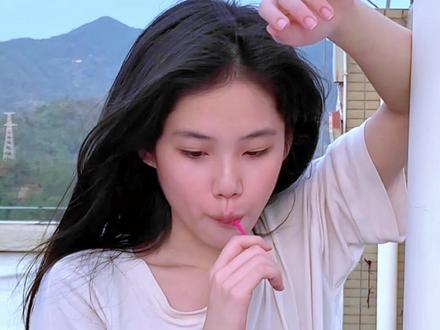 我妹总能找到我脸最圆的角度😭