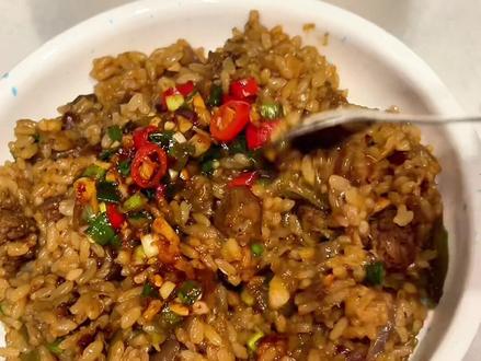 我真的不开玩笑,好吃到打鸣!!!
#茄子焖饭 #抖音美食教程 #电饭煲美食 #小熊电饭煲 #茄子的神仙吃法