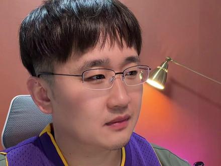 抽风动画《魑魅魍魉毁灭木叶被反杀》 今天来解析@动画成君 老师的大作!晓丑组织来摧毁木叶老人村 被失去三颗门牙喜欢卡卡西的凯一脚踢到了月球...@阿拉丁狗蛋 @主观哥哥老师客串#爆改 #火影忍者 #抽风动画 #动画解说 #崔啥崔