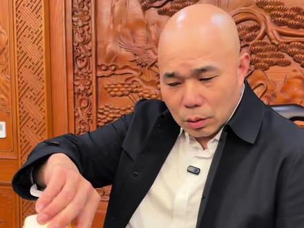 林国春如约回国!敢担当不逃避,这就是莆商精神!
林国春回来了!
承诺从新加坡回来,今天中午已平安抵达厦门机场,说话算数,一诺千金!
面对企业困难不逃避、不退缩,这就是闽商、莆商的精神!
永不放弃,爱拼才会赢,明知山有虎,偏向虎山行!
这是责任,更是担当!
为莆商加油,为林国春点赞!
#林国春 #莆商精神 #一诺千金 #喝国酒有福气 #酱酒大师李国器