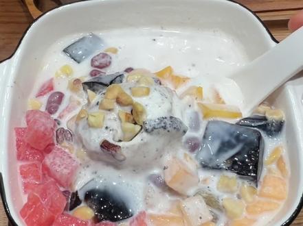 魏家凉皮极品好吃的清补凉吃上了!!!巨便宜!!!#魏家凉皮 #西安美食