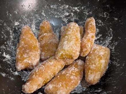 廉江特色美食鸡比籺也叫鸡比糖,你们有吃过吗?#鸡比糖 #鸡比籺 #三角籺 #家乡特产 #在家做美食