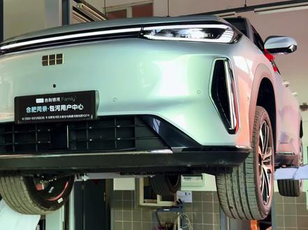 银河m7电池包底盘防护还是非常好的 放心大胆正常开就行。底盘高度也是正常的suv的高度!#吉利银河 #吉利汽车 #银河M7 #底盘状况