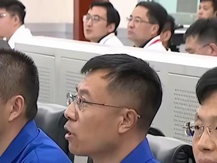 现场原声!搭载神舟二十三号载人飞船的长征二号F遥二十三运载火箭在酒泉卫星发射中心点火发射。