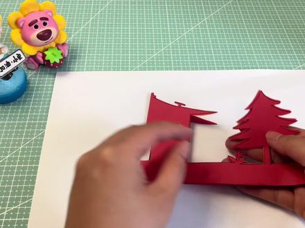 对称风景剪纸画,对称小树小花小房子组成的剪纸画,试试吧#剪纸教程 #手工剪纸 #轴对称 #加油小安