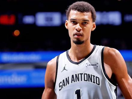 文班统治攻防战胜雷霆 要战胜雷霆应该具备哪亮点? #文班 #文班亚麻 #雷霆 #马刺