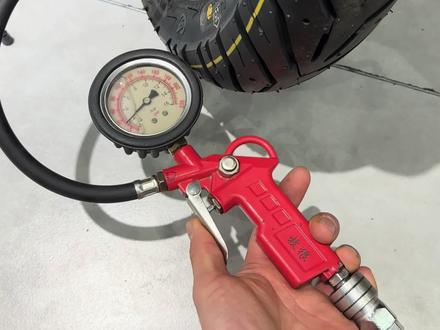 摩托车胎压都应该打到2.5吗?#摩托车胎压监测 #摩托车 #机车日常