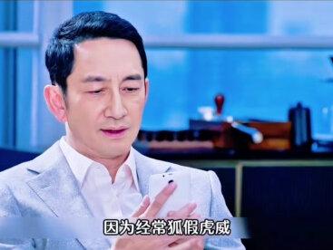 林屿森终于得知当年真相,原来这么多年的心魔只是个误会,林屿森的一见钟情,还有那句我从来都是为你而来,以及身不由己都是林屿森向聂曦光最真诚的告白。两个人解开误会,聂曦光也表明心意,终于和林屿森在一起。#骄阳似我#赵今麦 #高甜吻戏 #热门 #正在热播 #骄阳似我