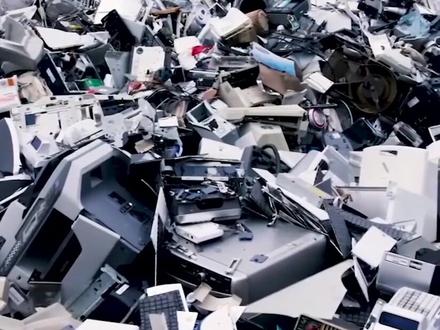 多花冤枉钱的套路,手机厂家的阴谋“计划性报废”。#科技创新 #科技改变生活 @DOU+小助手