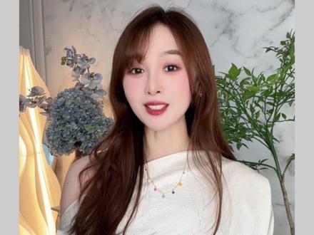GUCCI大秀x张凌赫⭐️全球首穿❗️美趋登顶❗️ 当190cm 的东方神颜,迈进纽约时代广场的秀场里;当他从“唯一受邀”一路杀到“美趋第一”,什么叫有效看秀?请看张凌赫!他还特意准备了中国非遗礼物,这不是作秀,他24年送苏绣、25年送惠山泥人,如今他穿着 Gucci,看着纽约时代广场的霓虹,再一次把中国非遗平阳漆器郑重地带到顶级时尚秀场。这有里有面的东方表达,真的才是给内娱上大分! #张凌赫 #张凌赫gucci品牌大使 #Gucci大秀 #张凌赫进行曲